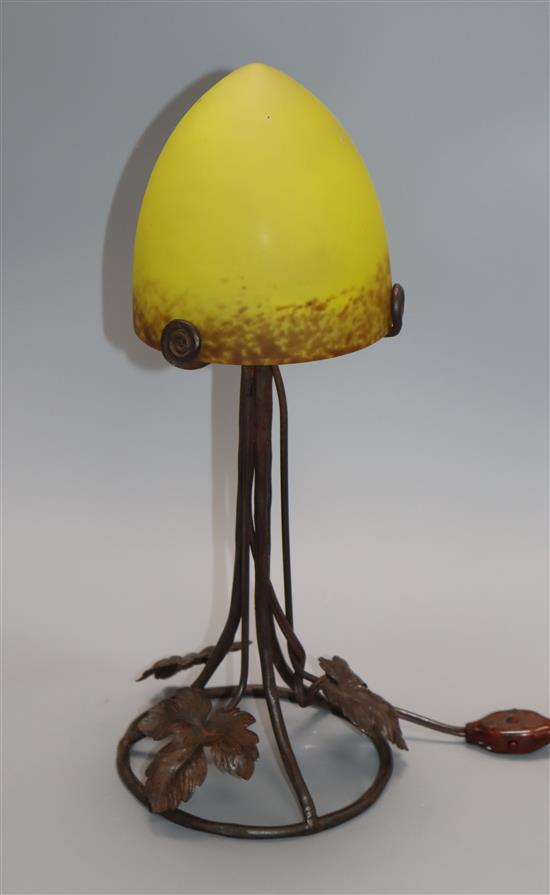 An Art Nouveau Muller Freres style table lamp height 38cm